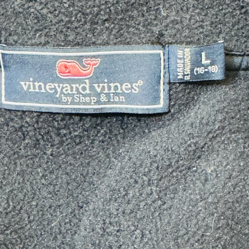 Vineyard Vines excellent side